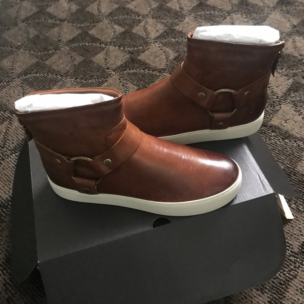NIB FRYE LENA HARNESS BOOTIE SNEAKERS IN COGNAC